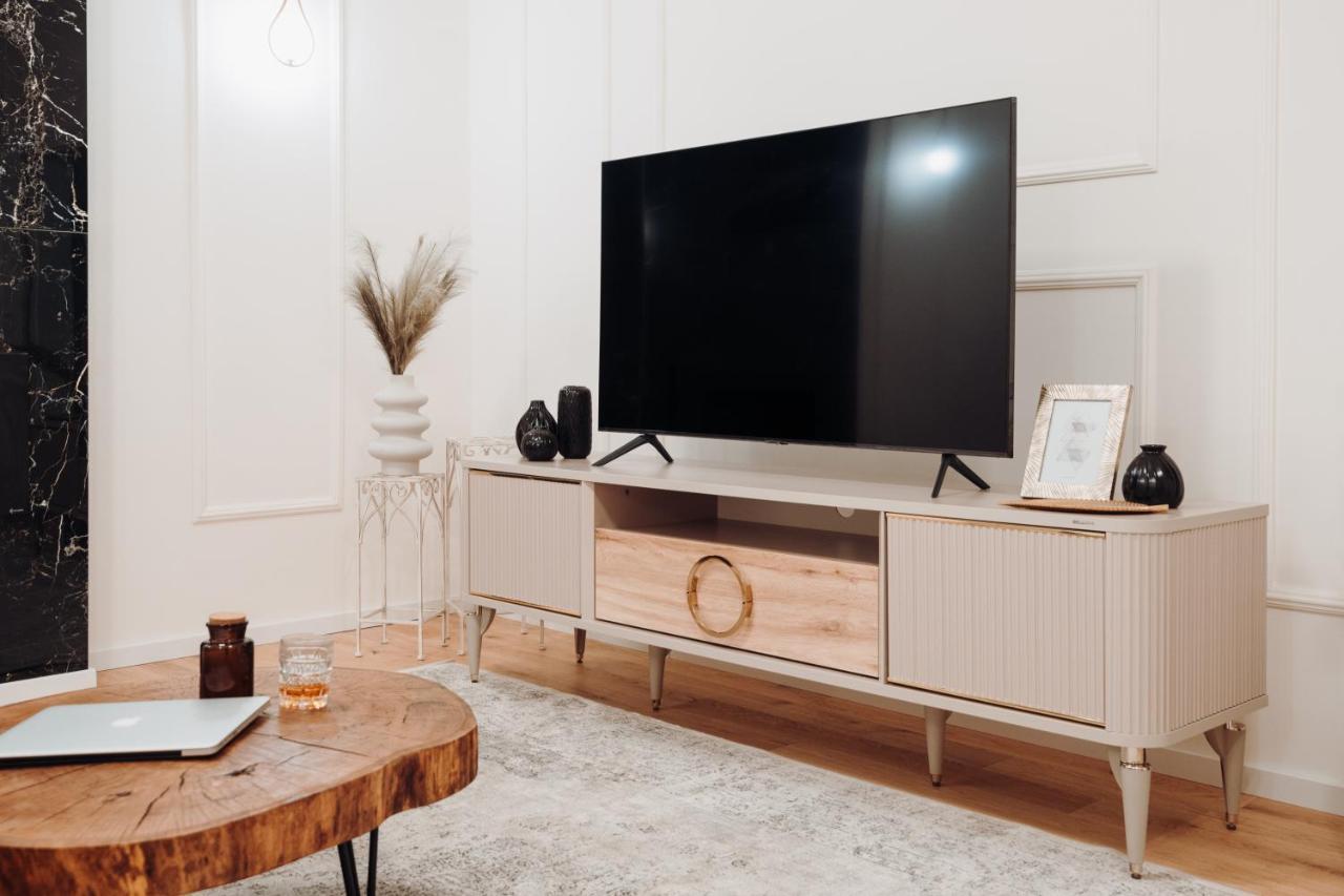 Apartment Fabulous And Fancy City Center Designer Cluj-Napoca