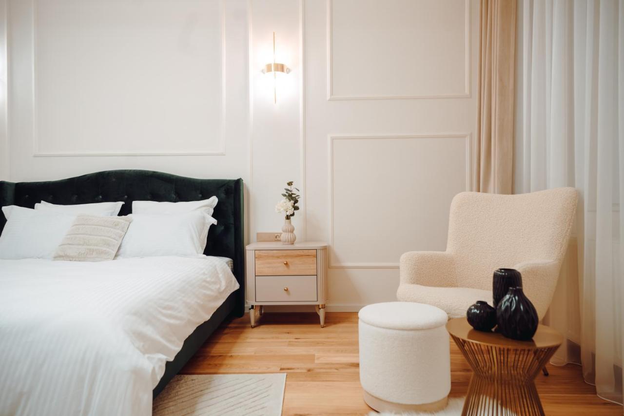 Fabulous And Fancy City Center Designer Apartment Cluj-Napoca