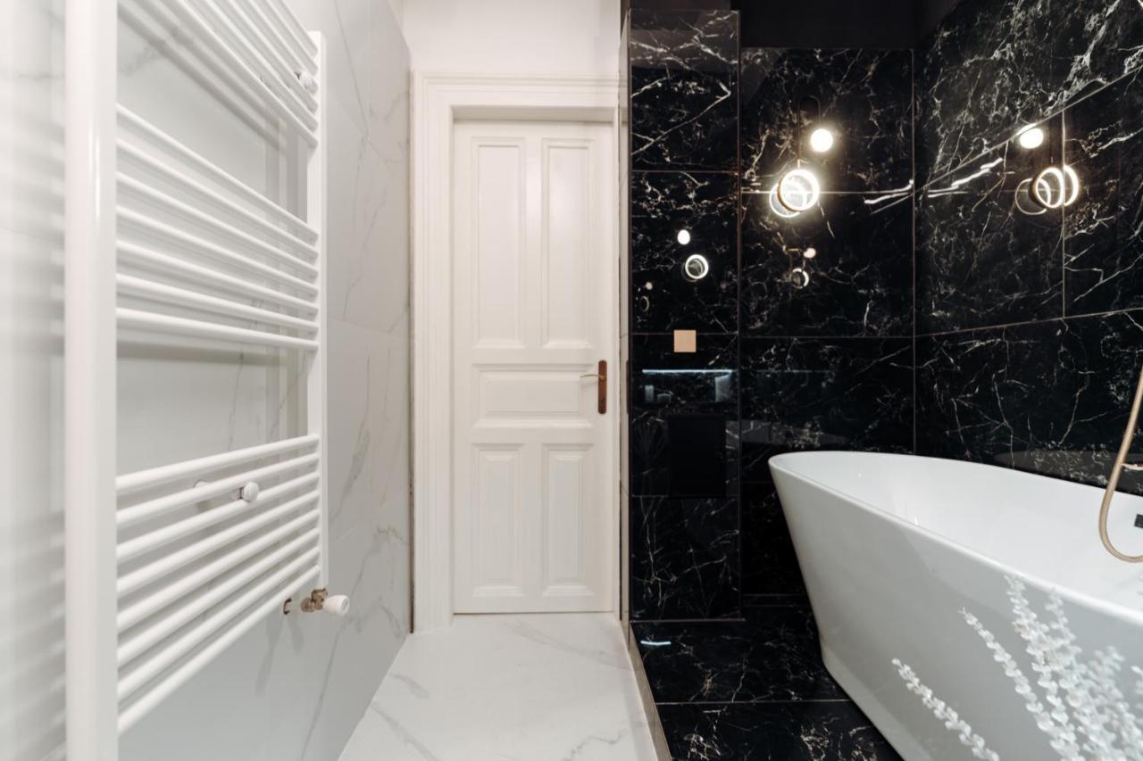 Apartment Fabulous And Fancy City Center Designer Cluj-Napoca