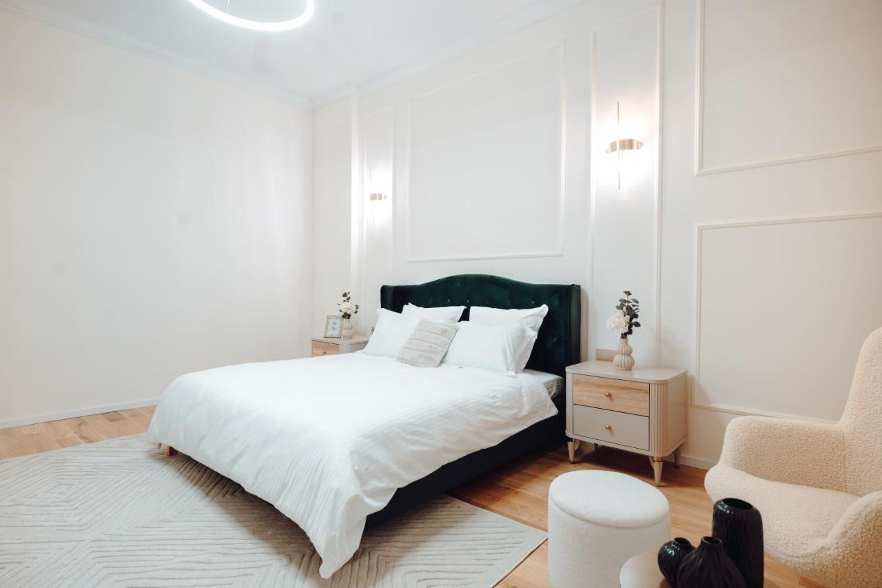 Apartment Fabulous And Fancy City Center Designer