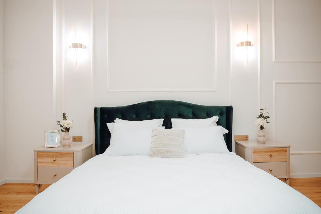 Apartment Fabulous And Fancy City Center Designer *