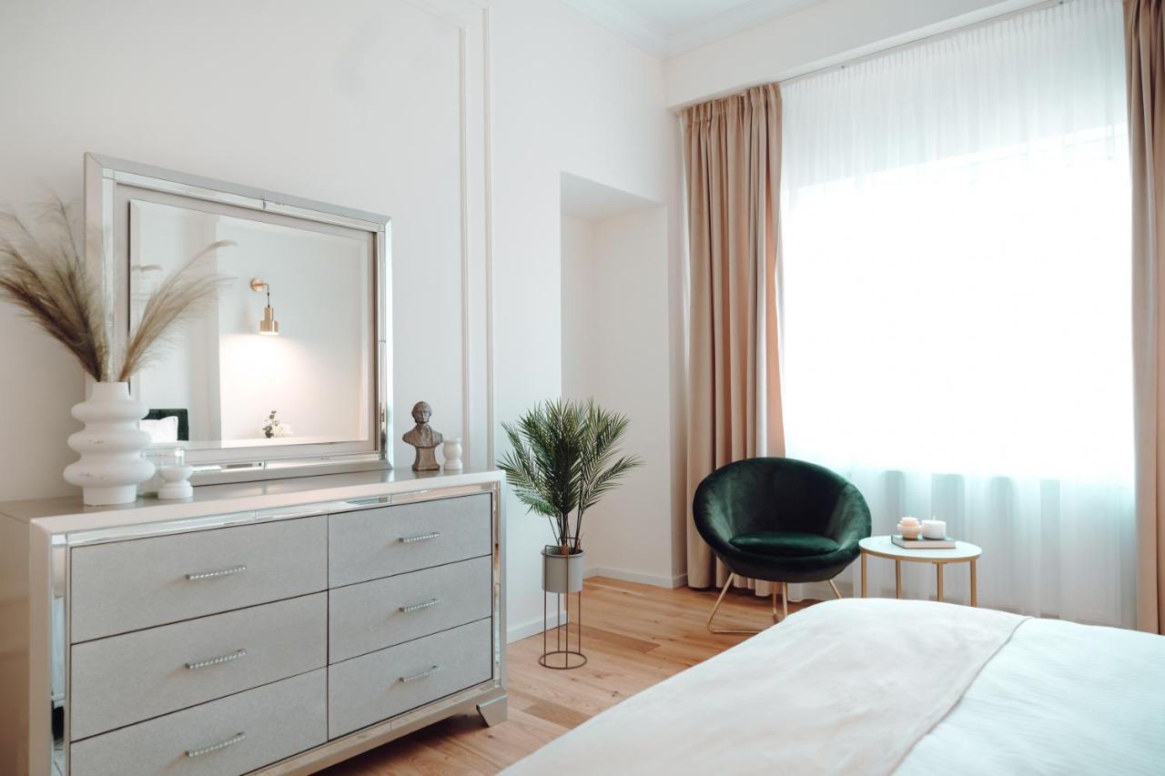 Apartment Fabulous And Fancy City Center Designer Cluj-Napoca