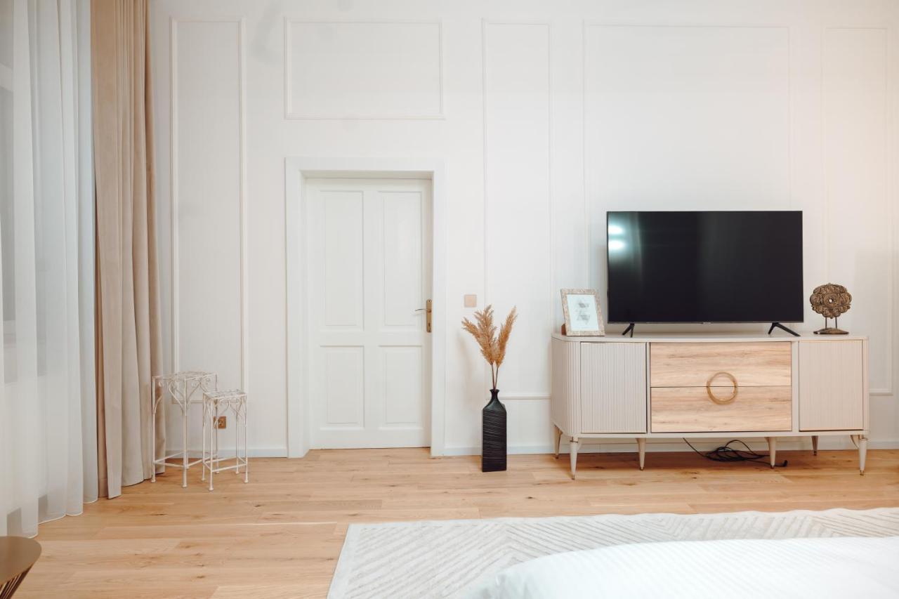 Apartment Fabulous And Fancy City Center Designer Cluj-Napoca