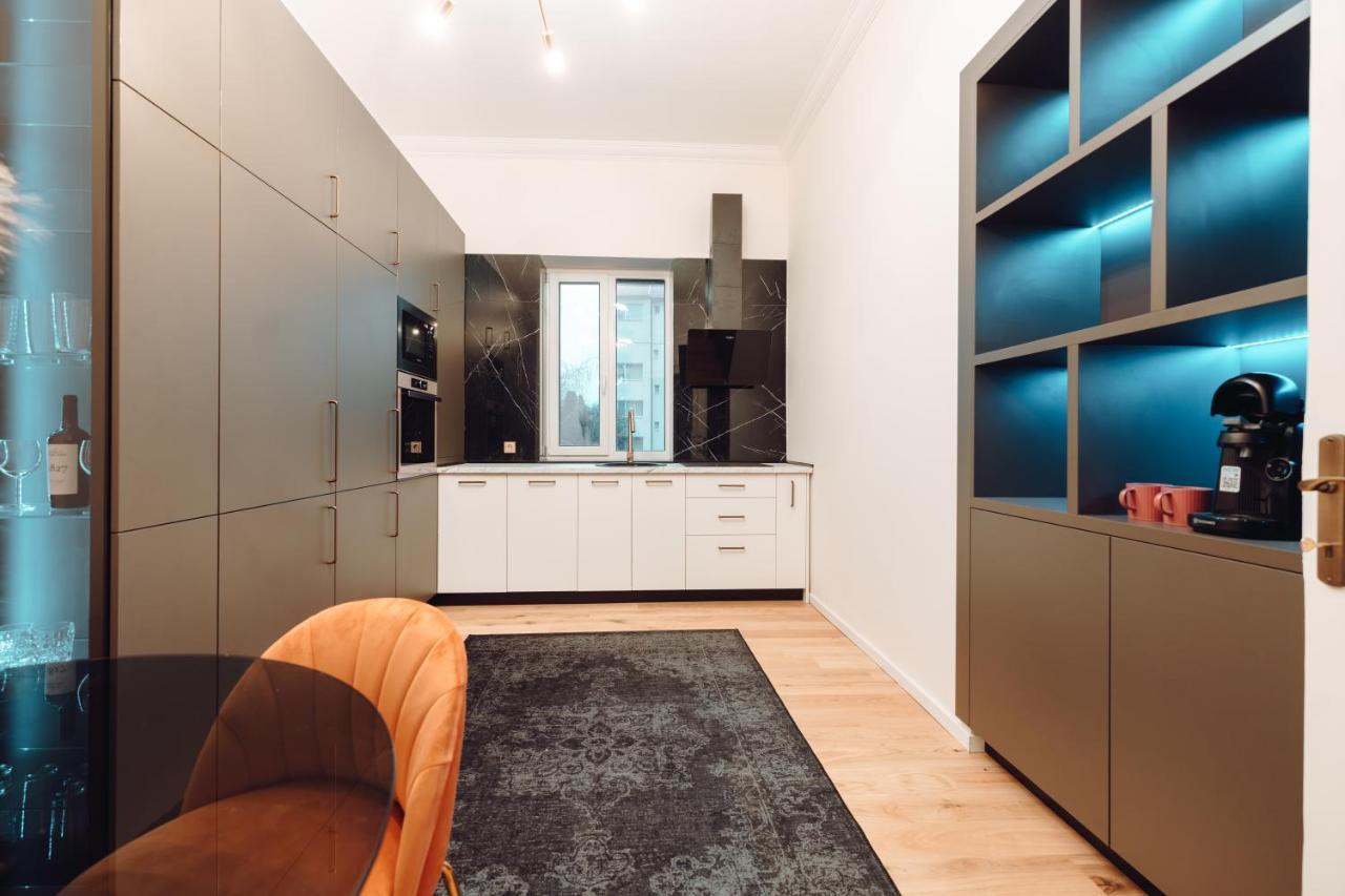 Apartment Fabulous And Fancy City Center Designer
